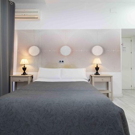 Pension Foster Madrid Buitenkant foto
